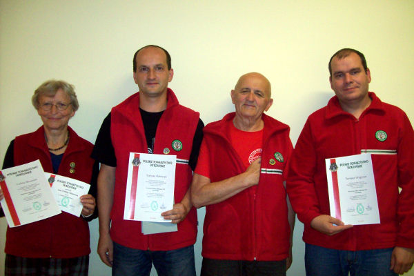 członkowie Oddziału PTT w Bielsku-Białej wyróżnieni "złotymi odznakami PTT z kosówką"